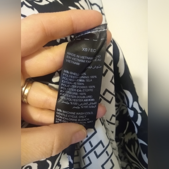 Express 2 in 1 Sleeveless cami black and white reversible prints Size XS - Picture 5 of 8